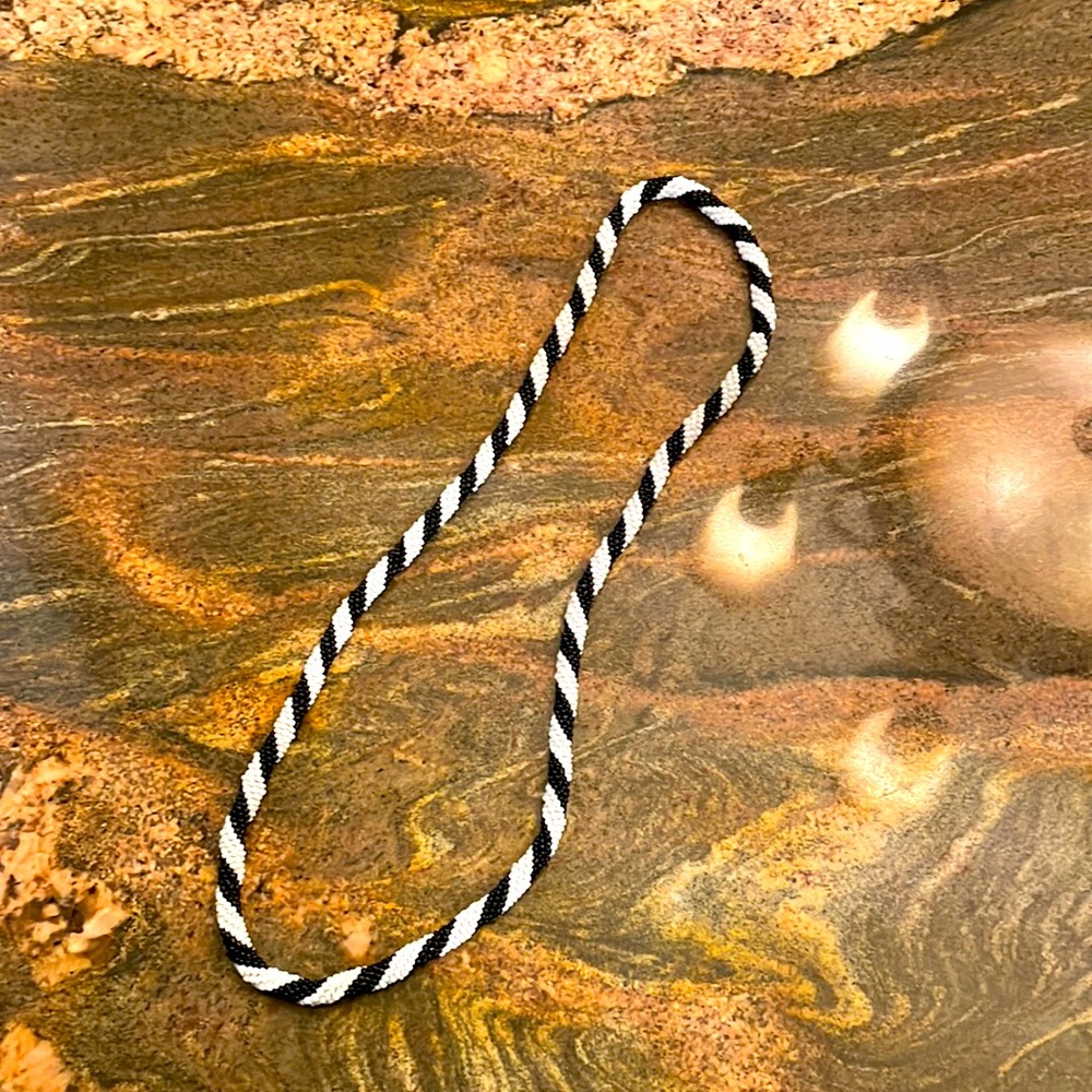 Kate Spade beaded necklace || black and white twisted
